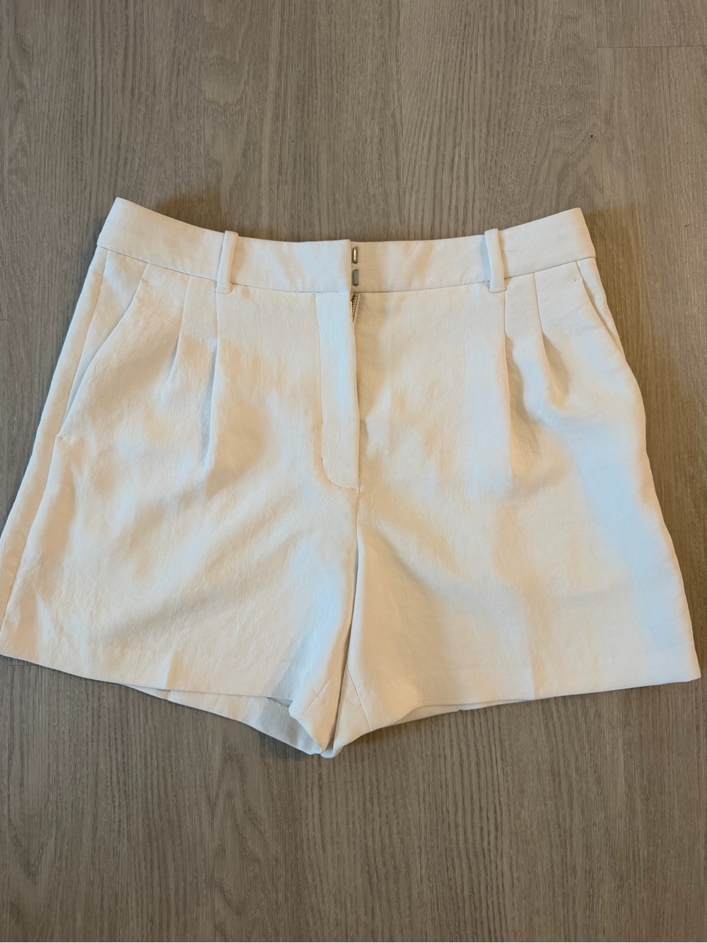 Aritzia Effortless Short - Light Birch